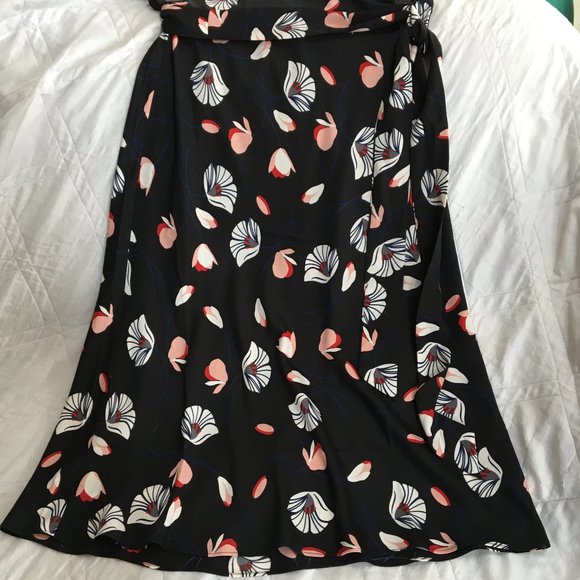 LOFT Dresses & Skirts - LOFT Outlet Midi Skirt Size Small